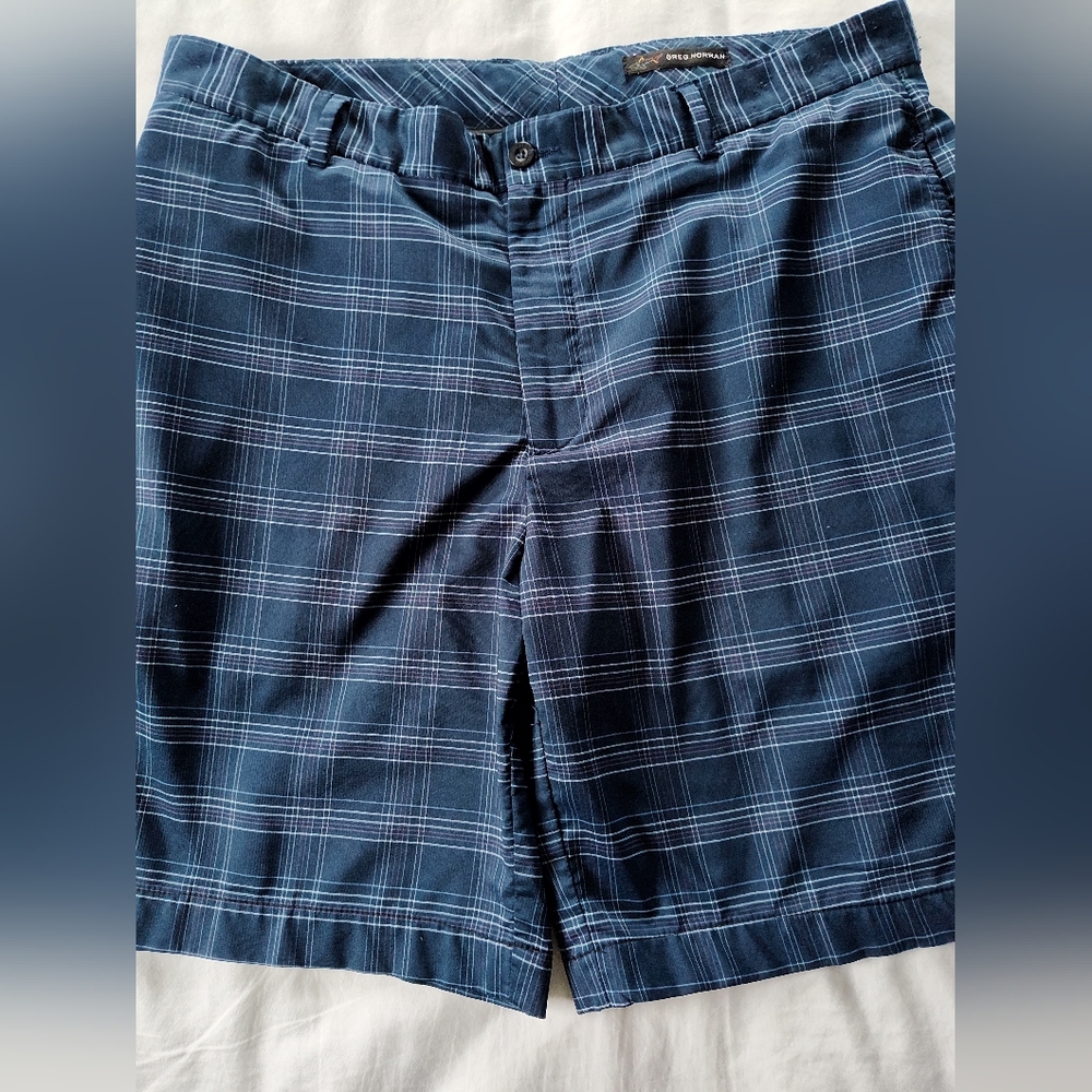 GREG NORMAN Men's Shorts. Size 36. Button/Zip Closure.